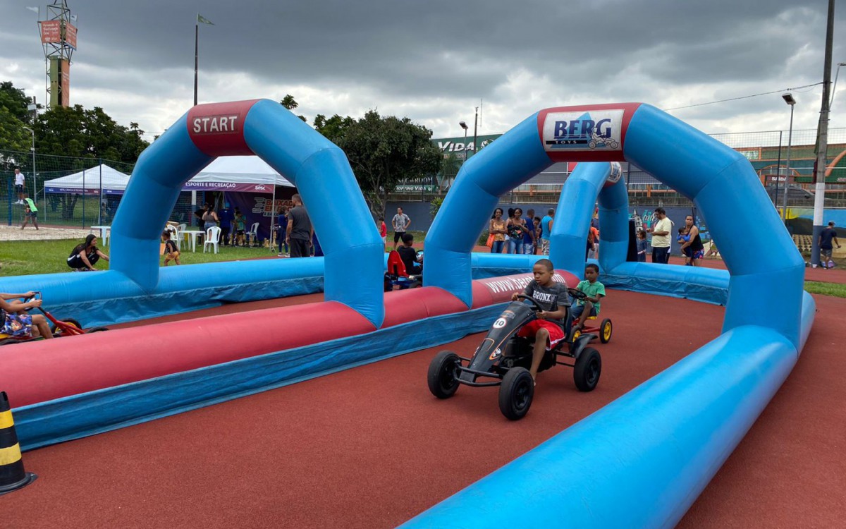 Muitas fam&iacute;lias participaram da a&ccedil;&atilde;o na Vila Ol&iacute;mpica de Meriti 