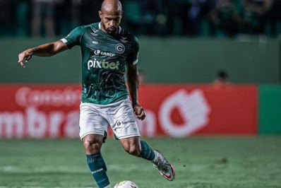 Ex-Vasco, Fellipe Bastos registra Boletim de Ocorrência após receber ofensas raciais