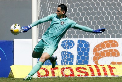Gatito exalta atuação pelo Botafogo: 'Provei que consigo jogar no nível de outros anos'