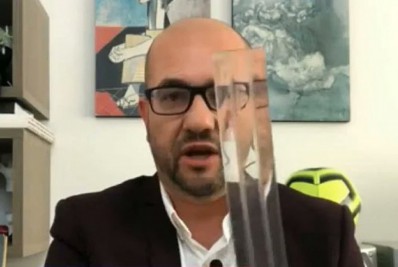 Comentarista usa régua para 'medir' gol anulado em Flamengo x Botafogo: 'A linha está errada'