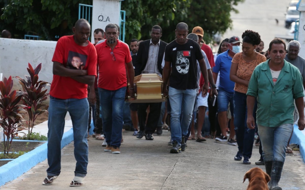 sepultamento de Rita de Cassia Peres,encontrada morta com sinais de estupro e estrangulamento.