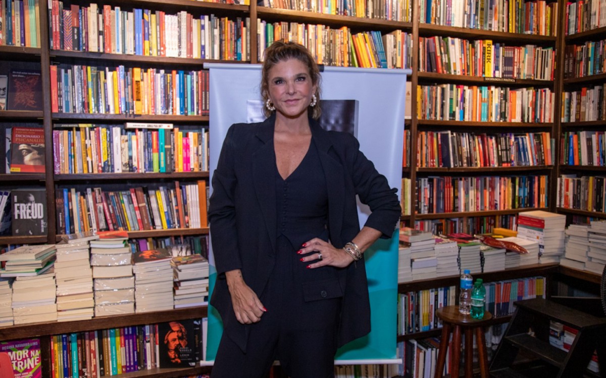 Cristiana Oliveira lan&ccedil;a sua autobiografia