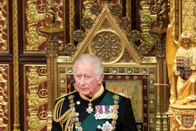 Mesmo reconhecido rei, Charles III levará meses para ser coroado