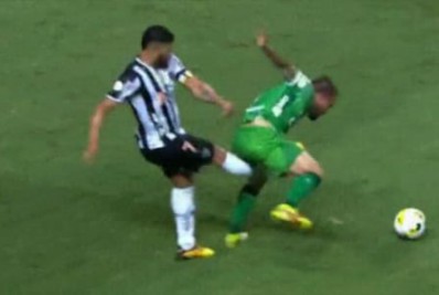 Hulk, do Atlético-MG, será julgado pelo STJD por agressão e pode pegar gancho de até 12 jogos