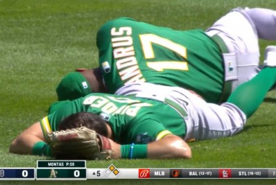 Vídeo: Jogador de beisebol leva joelhada no rosto em acidente com colega