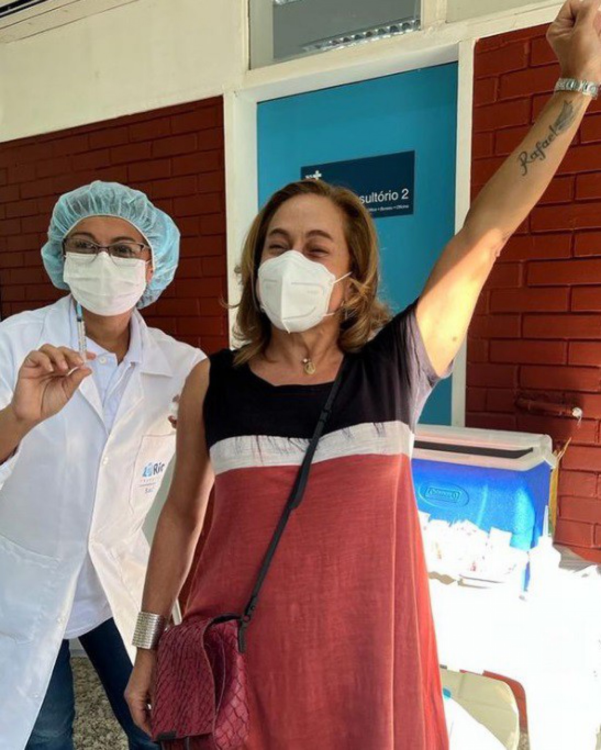 Cissa Guimarães celebra dose de reforço da vacina contra Covid-19 - Reprodução/Instagram