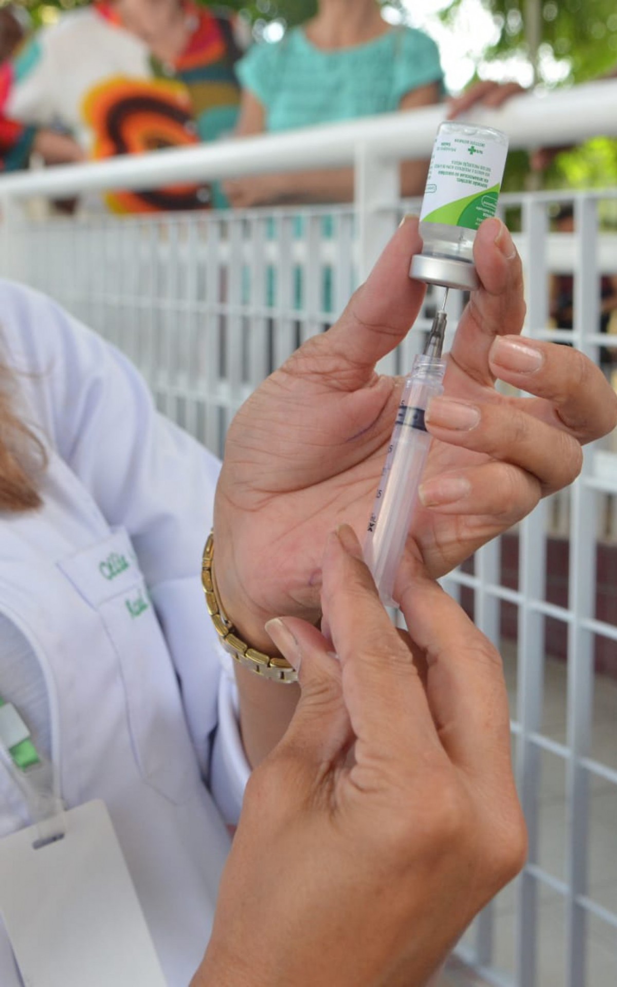 Manh&atilde; movimentada no Centro Municipal de Sa&uacute;de (CMS) Maria Augusta Estrella, em Vila Isabel, com in&iacute;cio da campanha de vacina&ccedil;&atilde;o para faixa et&aacute;ria a partir de 60 anos
