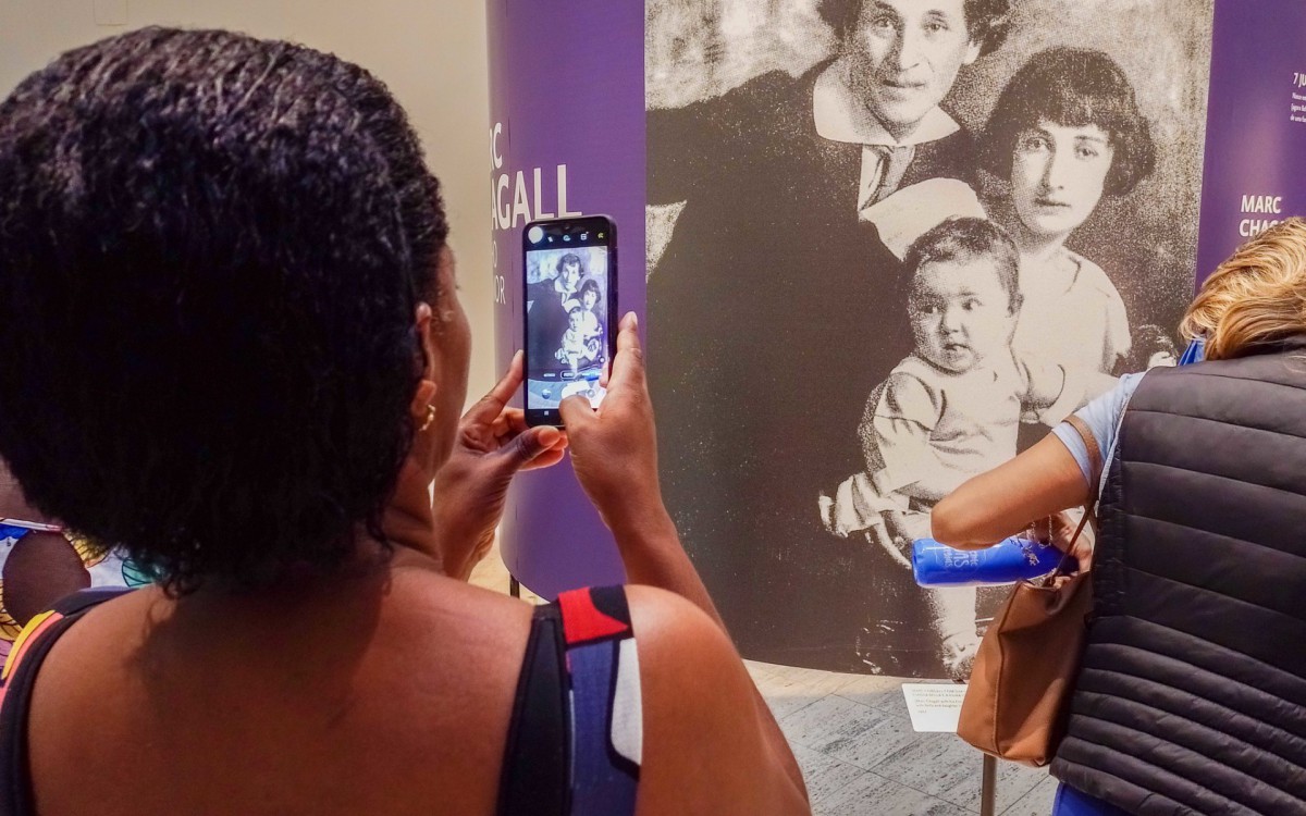 O grupo acompanhou a exposi&ccedil;&atilde;o de arte "Marc Chagall: Sonho de Amor"