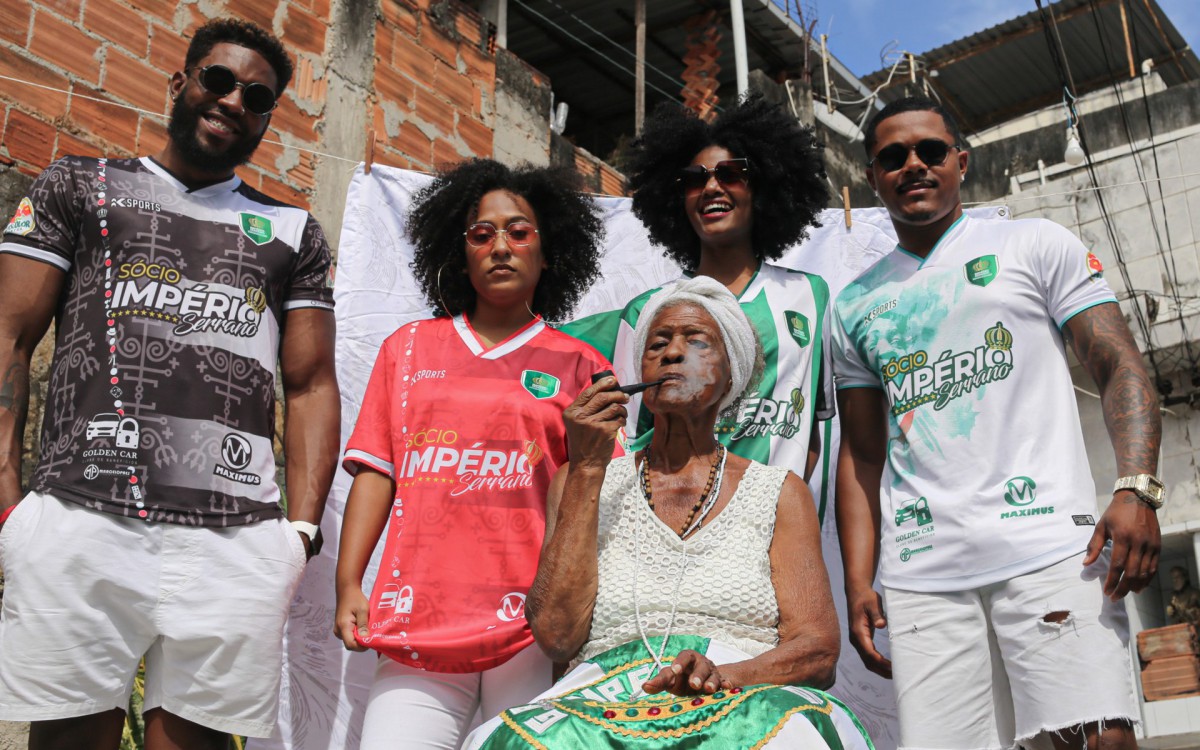 Uniformes do Imp&eacute;rio Serrano trar&atilde;o homenagens a nomes importantes para a agremia&ccedil;&atilde;o