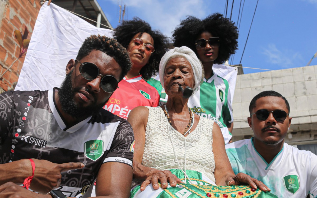 Uniformes do Imp&eacute;rio Serrano trar&atilde;o homenagens a nomes importantes para a agremia&ccedil;&atilde;o