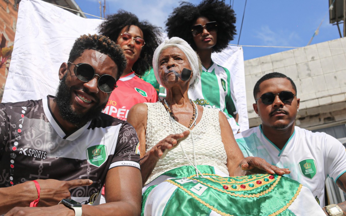 Uniformes do Imp&eacute;rio Serrano trar&atilde;o homenagens a nomes importantes para a agremia&ccedil;&atilde;o