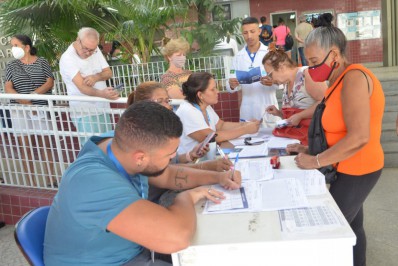 Vacinação de idosos com quarta dose ainda baixa comparada à aplicação de primeiro reforço no Rio