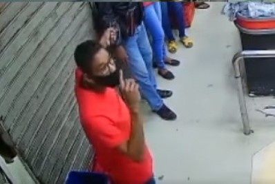 Funcionários são feitos reféns durante assalto em supermercado de São Pedro da Aldeia