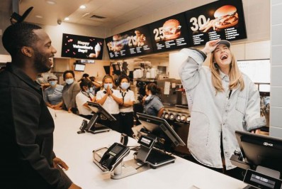 Adele publica fotos ao lado do namorado Rich Paul