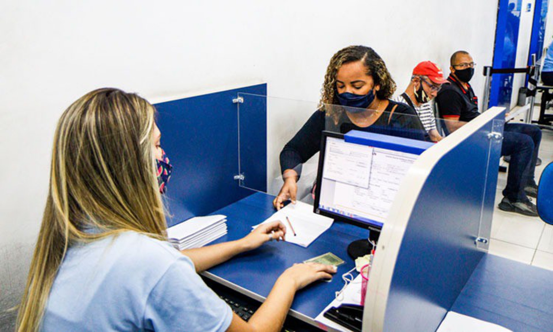 Para evitar aglomera&ccedil;&otilde;es, h&aacute; necessidade de agendamento pr&eacute;vio, que dever&aacute; ser feito pelo site do Detran-RJ ou pelo teleatendimento