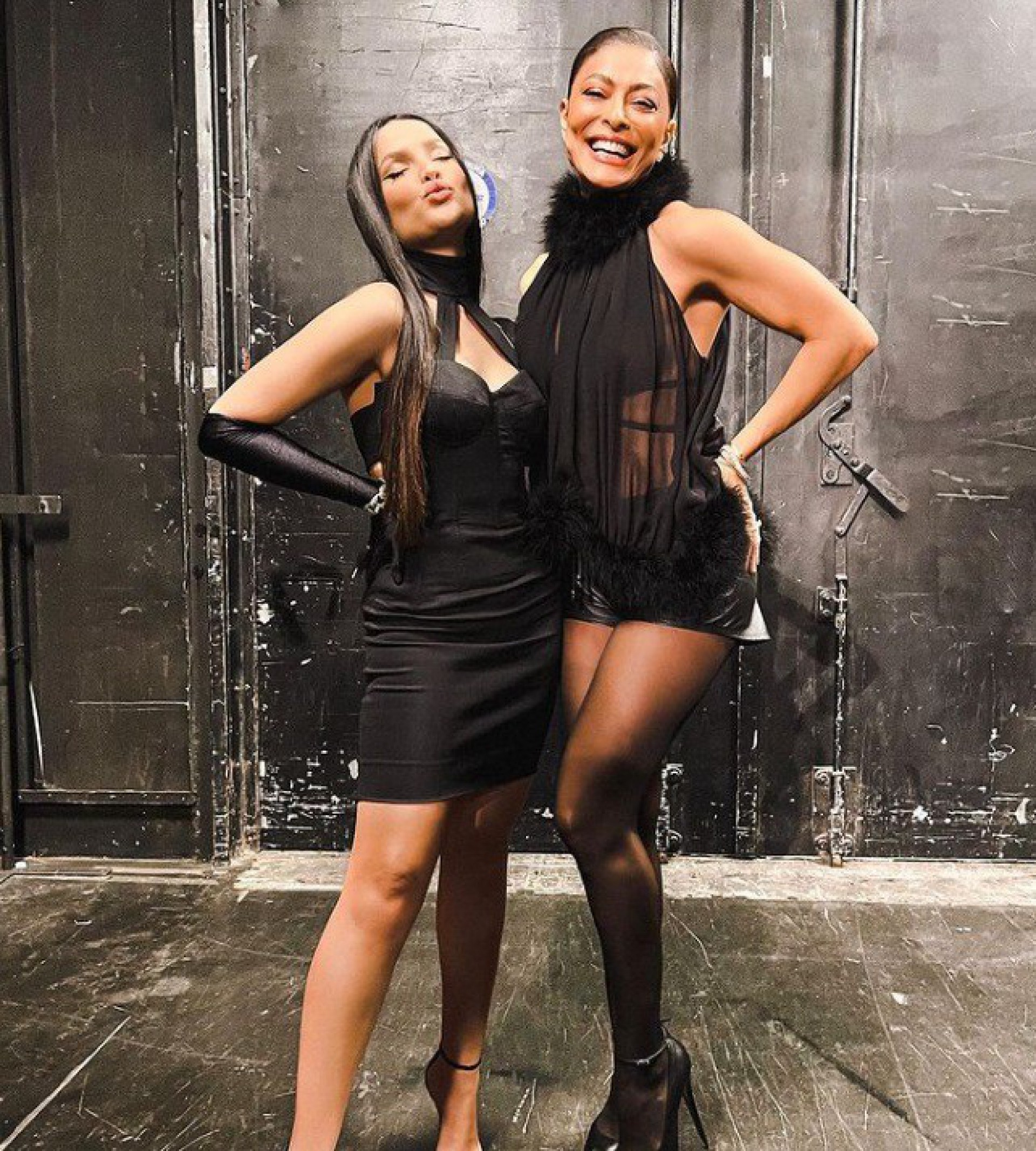 Juliette e Juliana Paes nos bastidores do 'Altas Horas' - Reprodução Internet