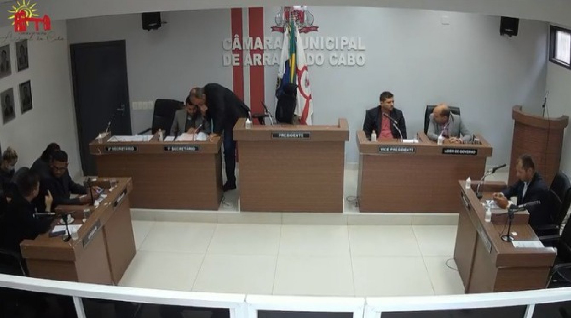 Vereadores de Arraial do Cabo reprovam contas de 2020 do ex-prefeito Renatinho Vianna - Luiz Felipe Rodrigues (RC24h)