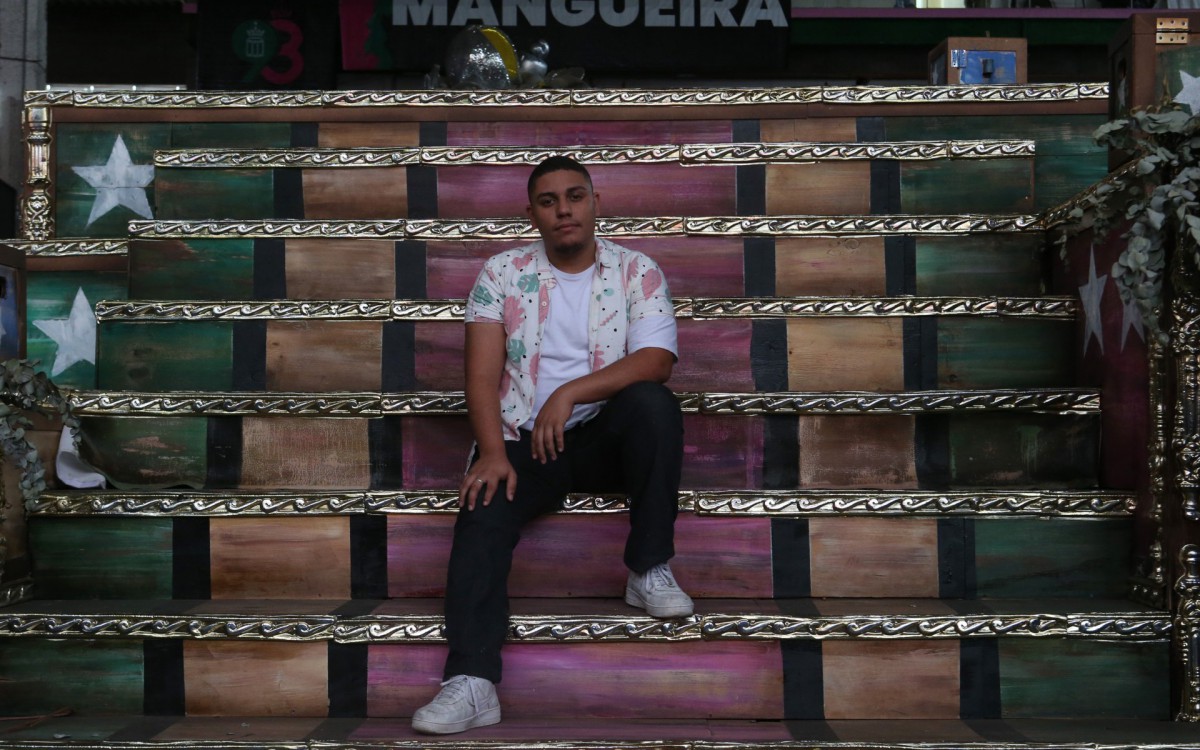 Rio,12/05/2022-GAMBOA, Cidade do Samba,barracao da  Mangueira,Nova Presidente e novos carnavalescos. Na foto. Guilherme Estevao, novo carnavalesco da Mangueira .Foto: Cleber Mendes/Ag&ecirc;ncia O Dia      