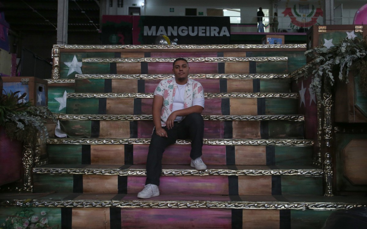 Rio,12/05/2022-GAMBOA, Cidade do Samba,barracao da  Mangueira,Nova Presidente e novos carnavalescos. Na foto. Guilherme Estevao, novo carnavalesco da Mangueira .Foto: Cleber Mendes/Agência O Dia      