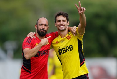 Paulo Sousa diz que Rodrigo Caio ouviu um estalo no tornozelo e revela: 'Um pouco dormente'