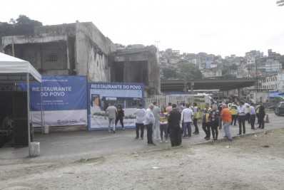 Cláudio Castro anuncia construção de restaurante popular ao lado da Central do Brasil