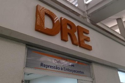 Irmã de chefe do tráfico de drogas na Bahia é presa no Complexo da Penha 