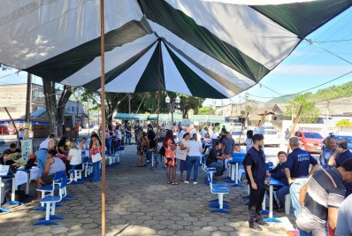 Ação social em Guapimirim tem bate-papo com a prefeita e prestação de serviços