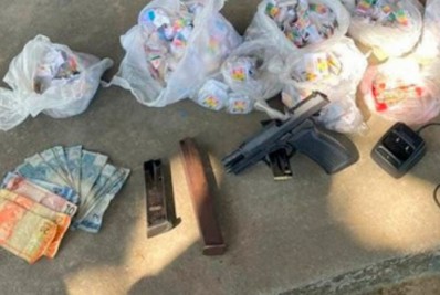 Operação da PM na Vila Ruth termina com arma e drogas apreendidas