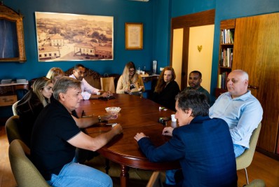 Búzios fecha parceria com Viana do Castelo para realização de evento com participação de artistas plásticos Buzianos em Portugal