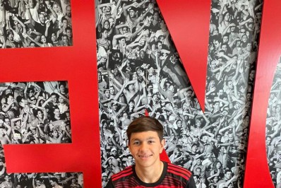Victor Hugo assina novo vínculo com o Flamengo
