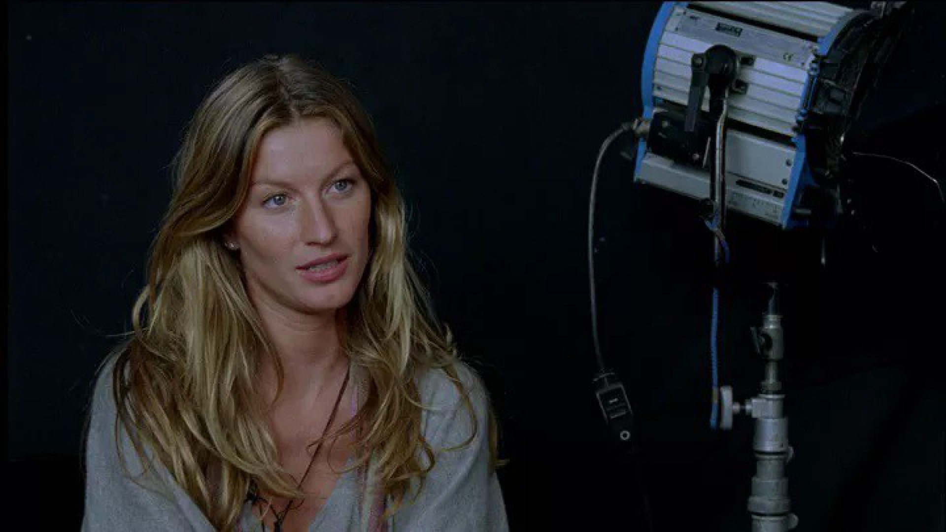 Gisele Bündchen conta sobre os desafios do começo da carreira em documentário para Fashion TV - Foto: Divulgação