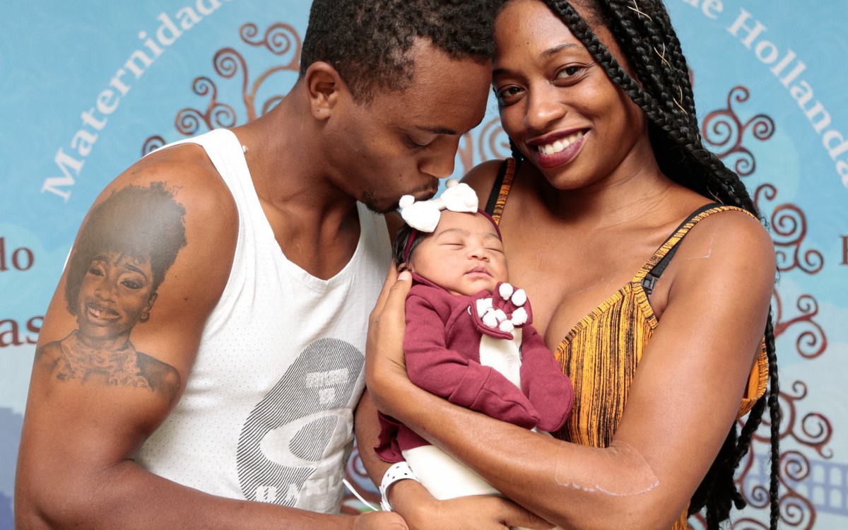 M&atilde;e e pai da Mariah Anaya, rec&eacute;m-nascida na maternidade