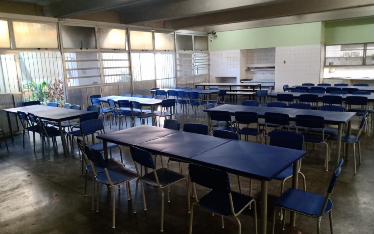 Prefeitura adquire 1.550 conjuntos de mesas e cadeiras para as escolas do munic&iacute;pio