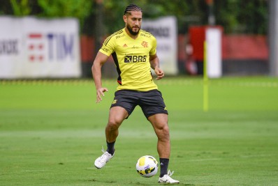 Zagueiro do Flamengo vê pressão dos filhos superior a de torcedores do clube carioca: 'Eles são a nossa vida'