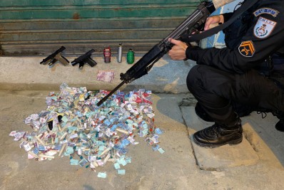 Bandido morre após trocar tiros com PMs em Queimados