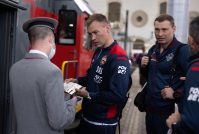 Jogadores de clube russo viajam de trem por 18h para disputar uma partida