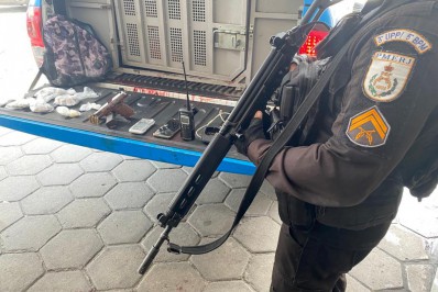 Um homem morre e outro fica ferido em troca de tiros com PMs