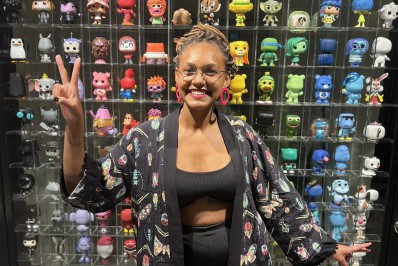 Ex-BBB Jessilane posa na casa de Tiago Abravanel: 'Fingindo costume'