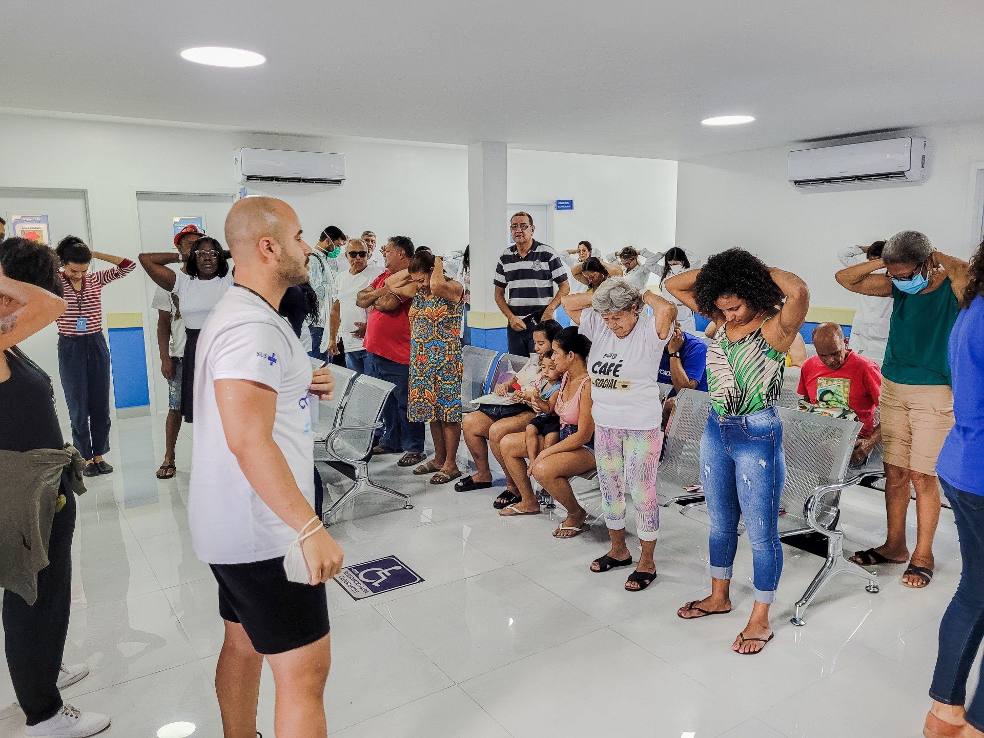 A ação contou com demonstrações de alongamento e poemas especiais para mães - LÉO ABRANCHES