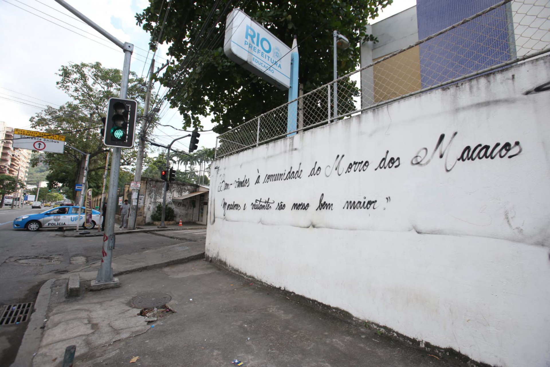 Escola Municipal Jornalista Assis Chateaubriand está fechada há dois dias em meio a disputa entre facções no Morro dos Macacos, em Vila Isabel, Zona Norte do Rio - Cléber Mendes/ Agência O DIA