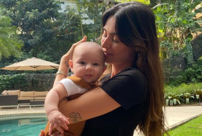 Thaila Ayala mostra crise de riso do filho e encanta seguidores: 'Coisa mais linda'
