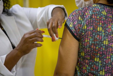 Mesquita já aplica segundo dose de reforço em idosos a partir de 70 anos