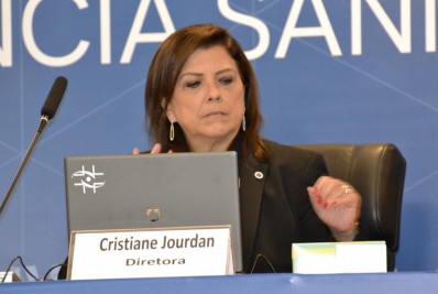 Diretora da Anvisa diz que membros do Centrão querem tirá-la do cargo