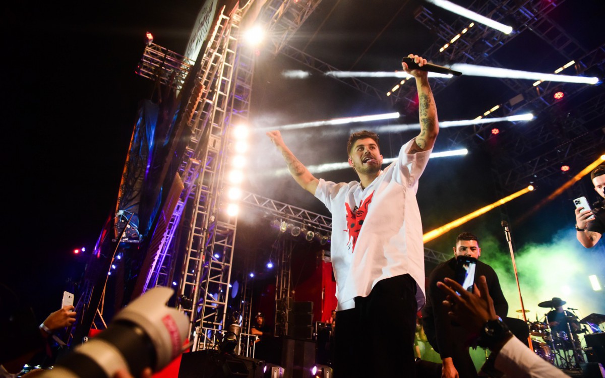 Nat&aacute;lia Deodato assiste ao show de Z&eacute; Felipe em Minas Gerais