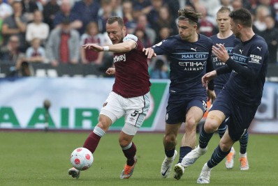 Empate eletrizante entre Manchester City e West Ham deixa título inglês em aberto