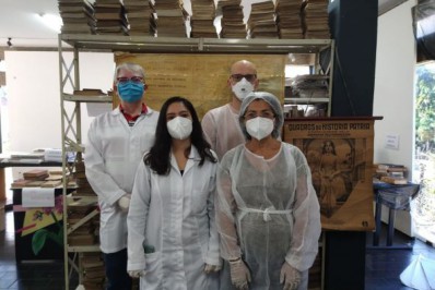 Rico acervo da Biblioteca Municipal é redescoberto após as chuvas