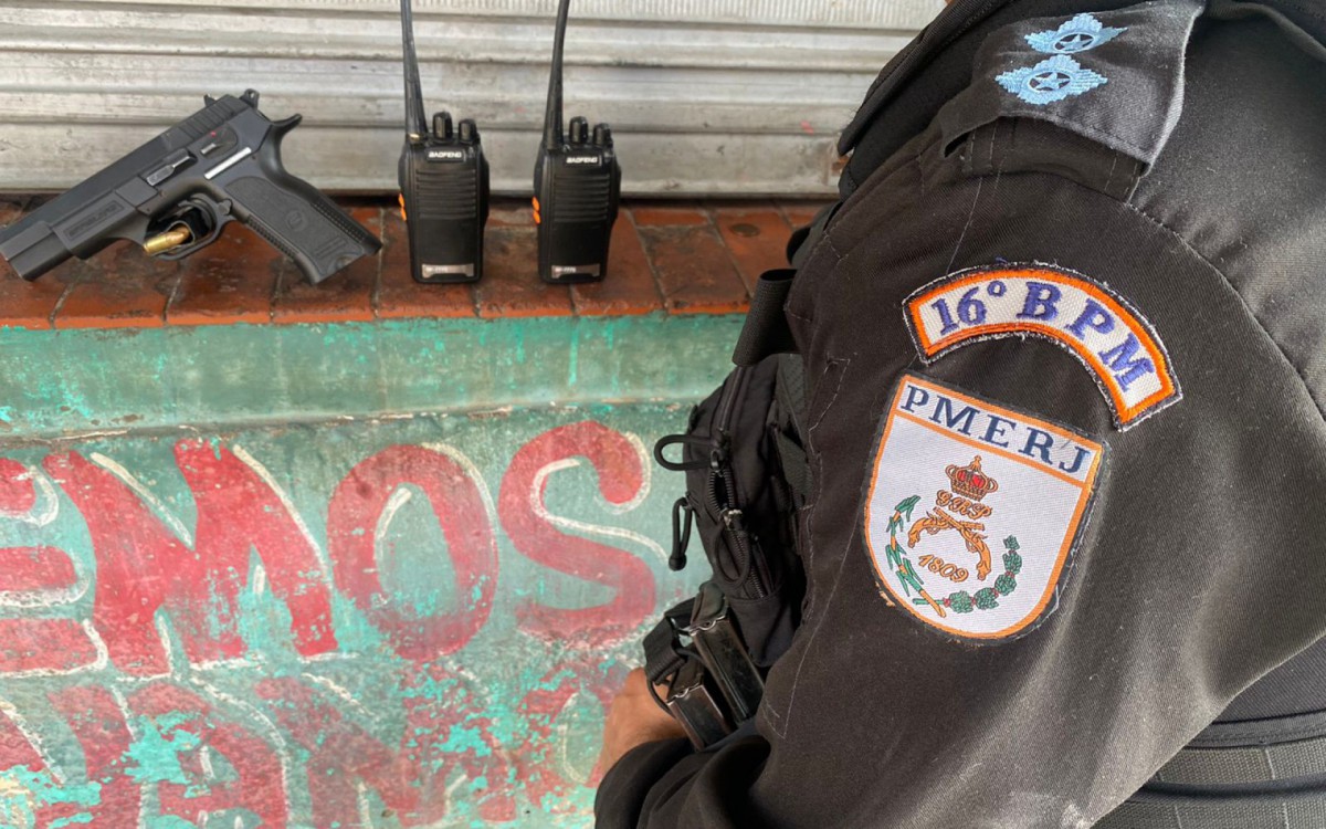 Material apreendido durante opera&ccedil;&otilde;es nas comunidades do Dique e Furquim Mendes, na Zona Norte