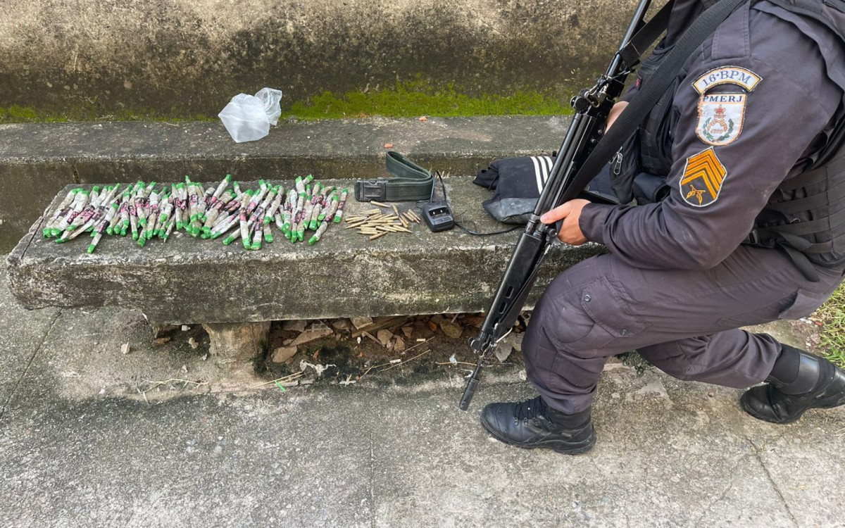 Material apreendido durante opera&ccedil;&atilde;o nas comunidades do Dique e Furquim Mendes, na Zona Norte do Rio