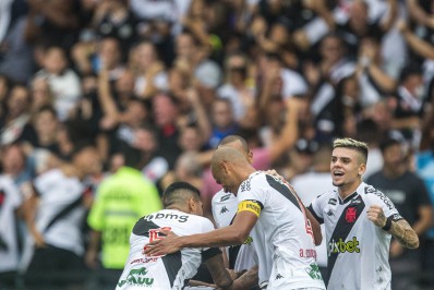 Grêmio tropeça e Vasco volta para o G-4 da Série B após 45 rodadas