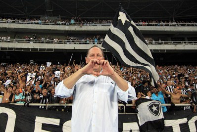 John Textor lamenta derrota do Botafogo e elogia postura da equipe: 'Lutaram até o final'